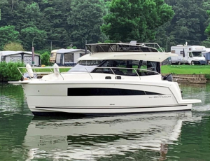 Titanium 1018 Motor Yacht Charter